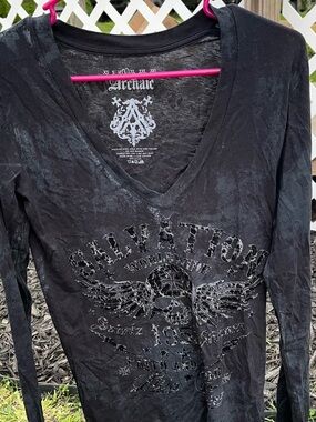 Archaic Women's Black V-Neck Long Sleeve Graphic Skull Tee